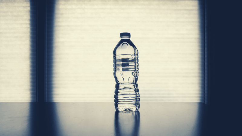 woda w plastikowej butelce termin ważności czy się psuje