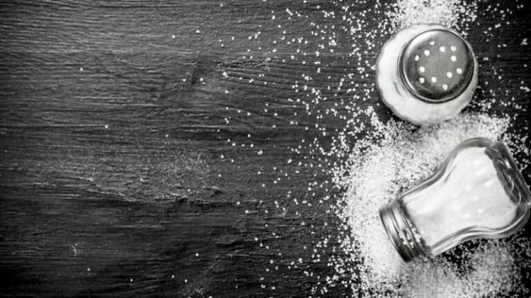 Czy podczas odchudzania można stosować sól i inne przyprawy?