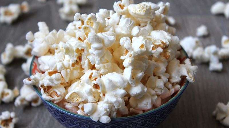 Czy popcorn jest zdrowy? Co daje jego jedzenie?
