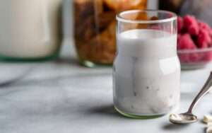 jak rozpoznać zepsuty jogurt