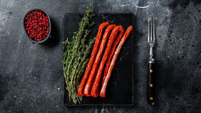 biały nalot kiełbasie