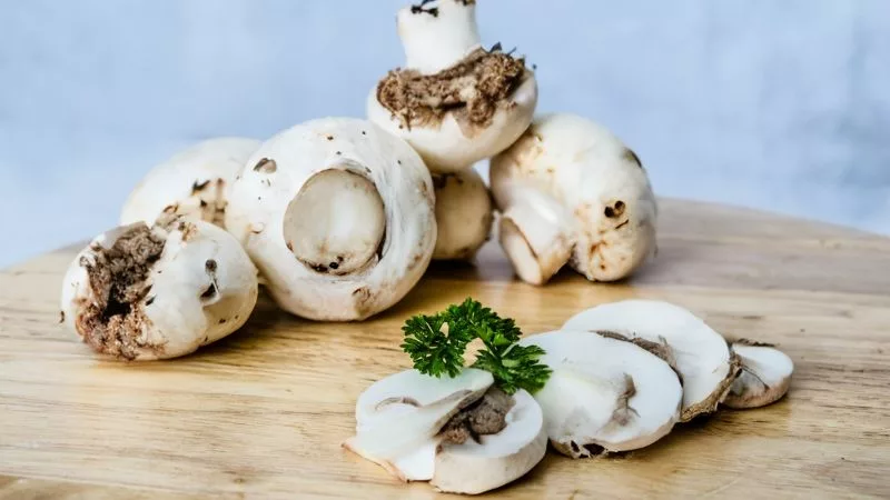 Jak rozpoznać zepsute pieczarki?