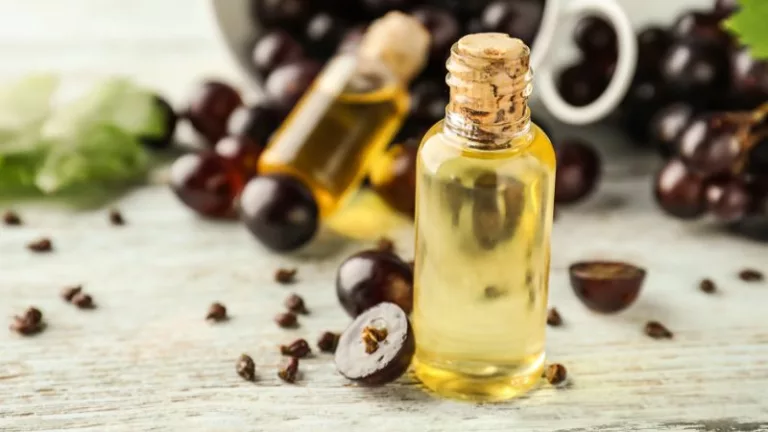 Czy olej z pestek winogron jest dobry dla skóry i włosów?