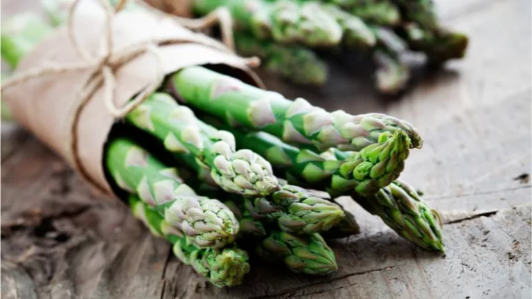 surowe Dlaczego szparagi są gorzkie? Przyczyny i sposoby usuwania