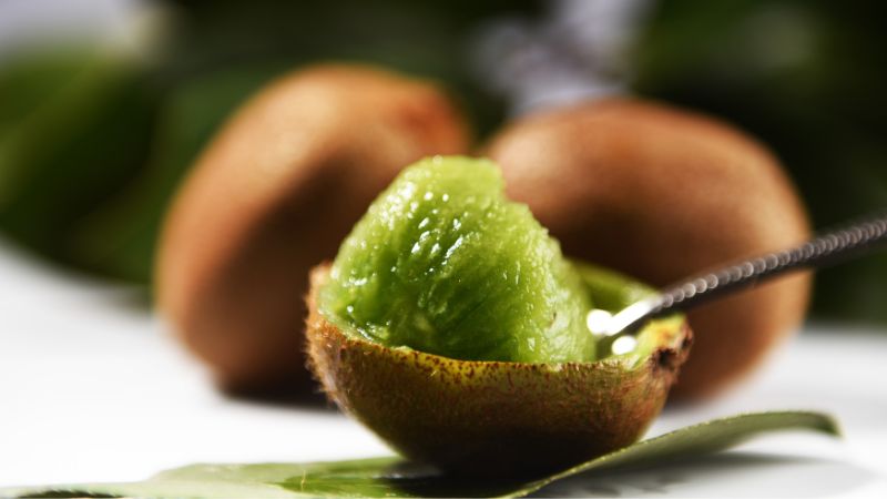 Czy można jeść skórkę kiwi? Wszystko, co musisz wiedzieć