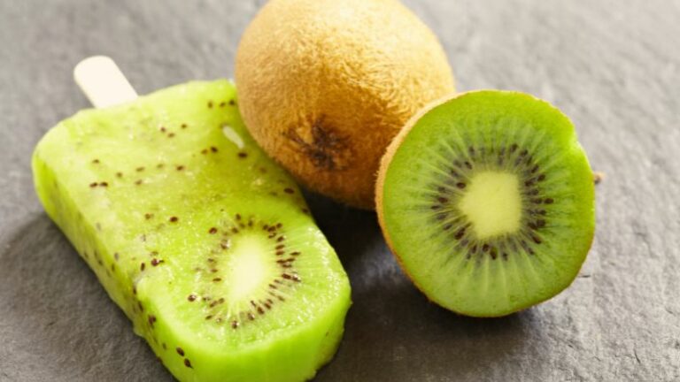 Jak mrożenie kiwi wpływa na smak, wartości odżywcze i jak wykorzystać je w kuchni?
