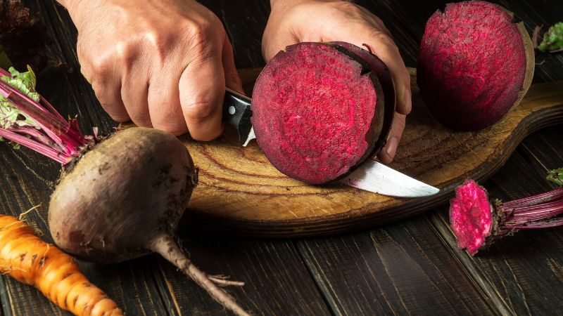 jeść surowe buraki