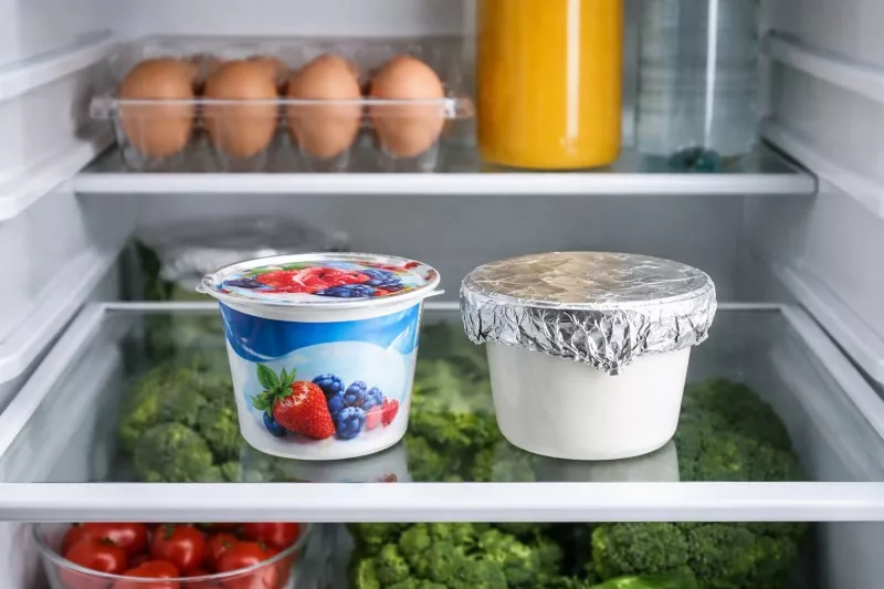 Prawidłowe przechowywanie jogurtu w lodówce temperatura 2-6 stopni